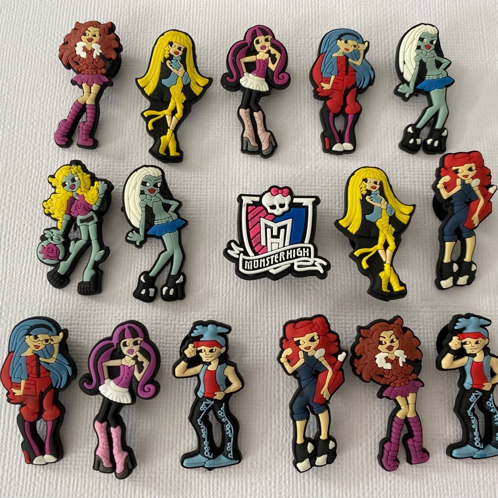GIRLS MONSTER HIGH  16 CROC SHOE CHARMS